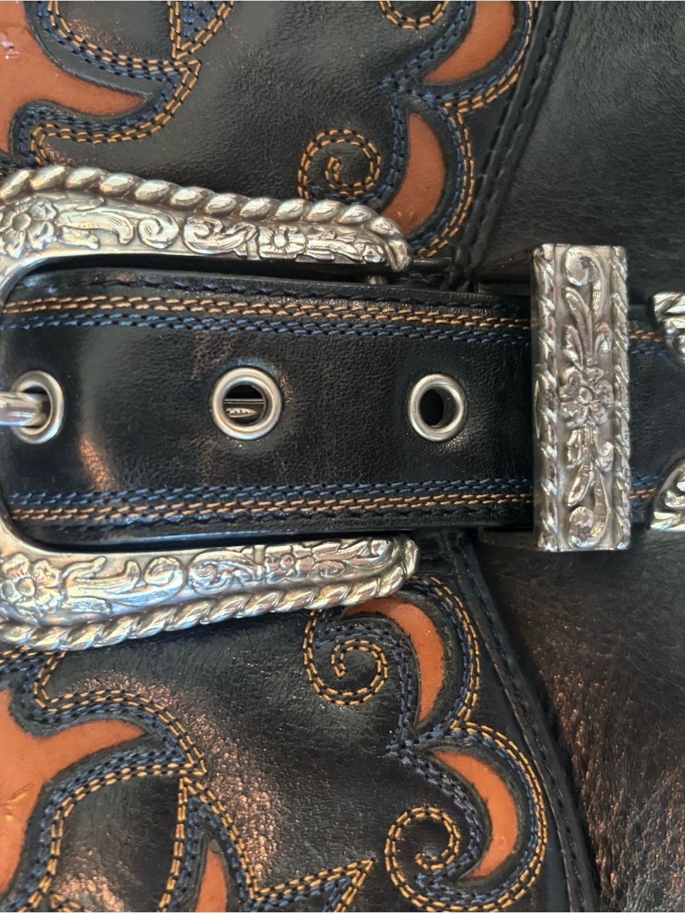 Ariat Black Leather Shoulder Bag with Brown Tooled Accents - Picture 4 of 8